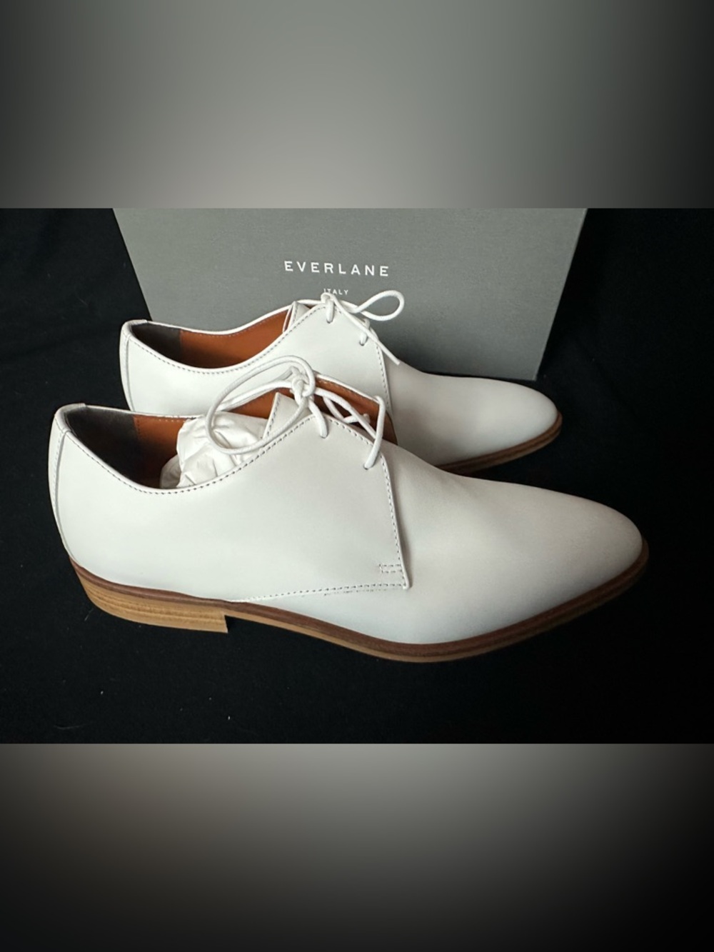 Everlane Modern Oxford White Leather Derby Shoes with Tan Soles made in Italy